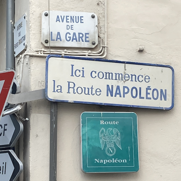 Panneau indicateur du début de la Route Napoléon